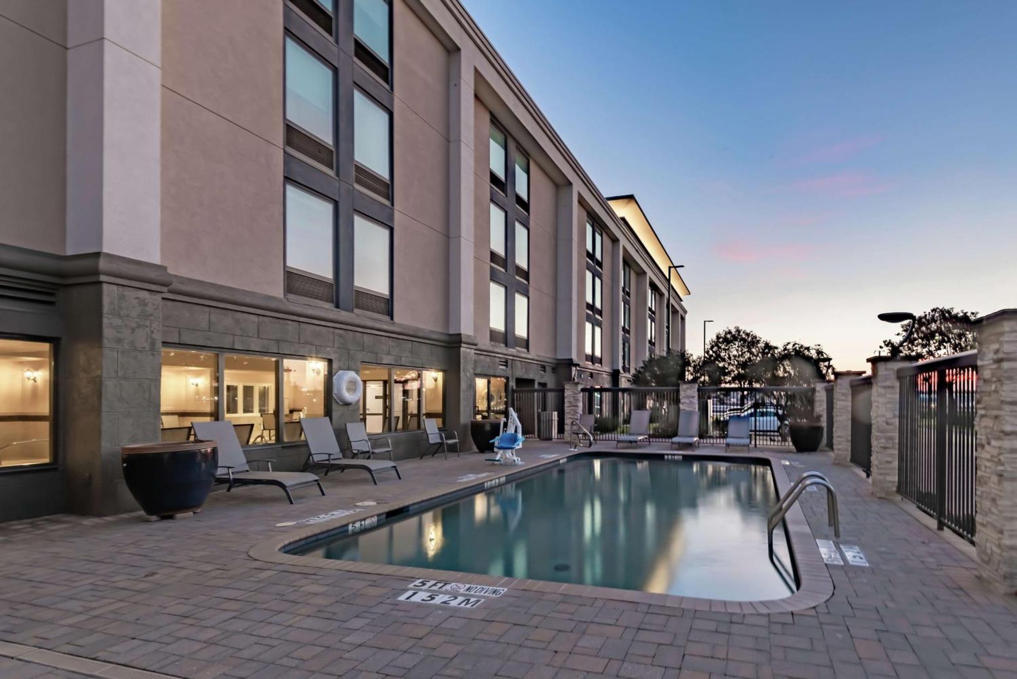 Hampton Inn Waco North Екстериор снимка