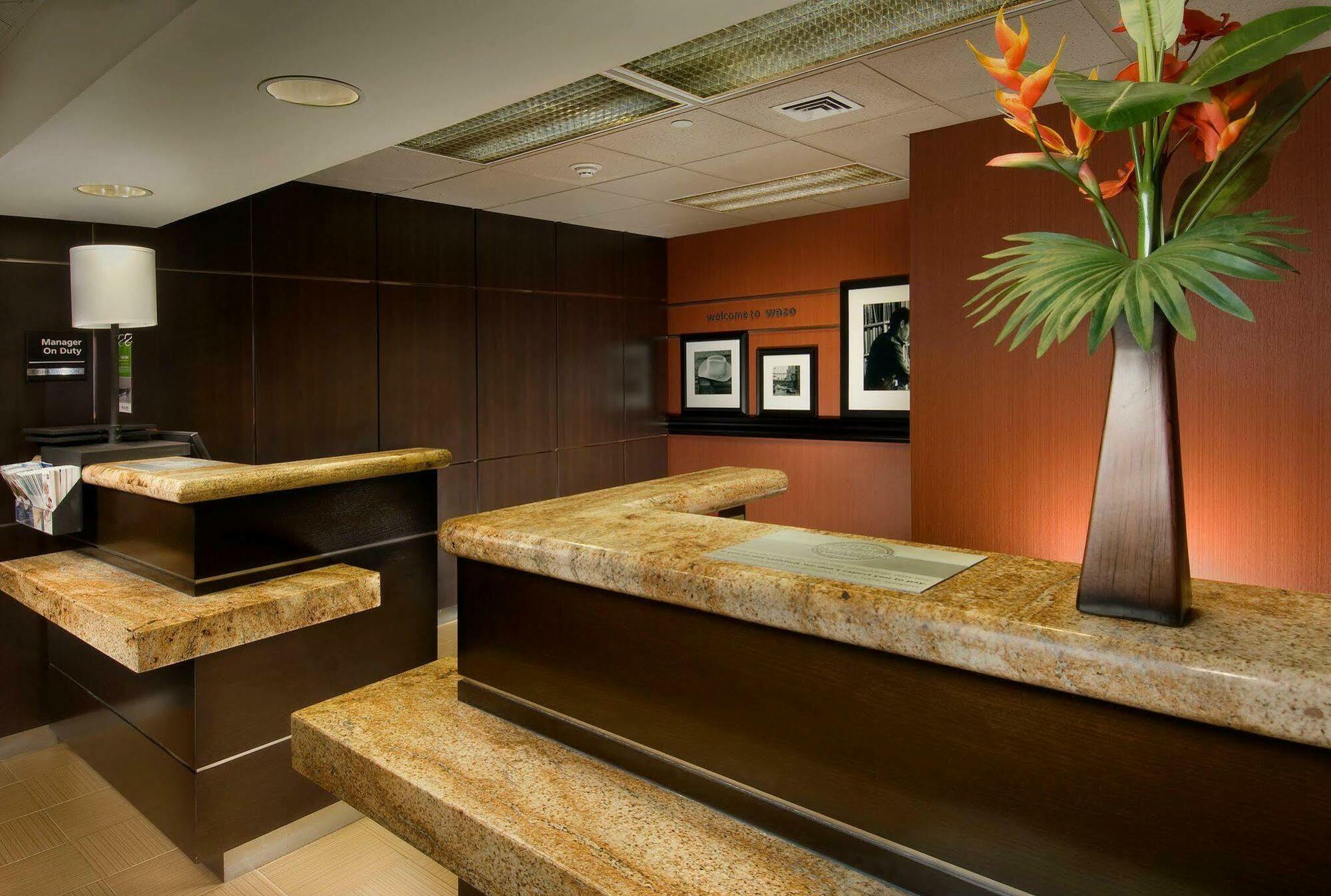 Hampton Inn Waco North Екстериор снимка
